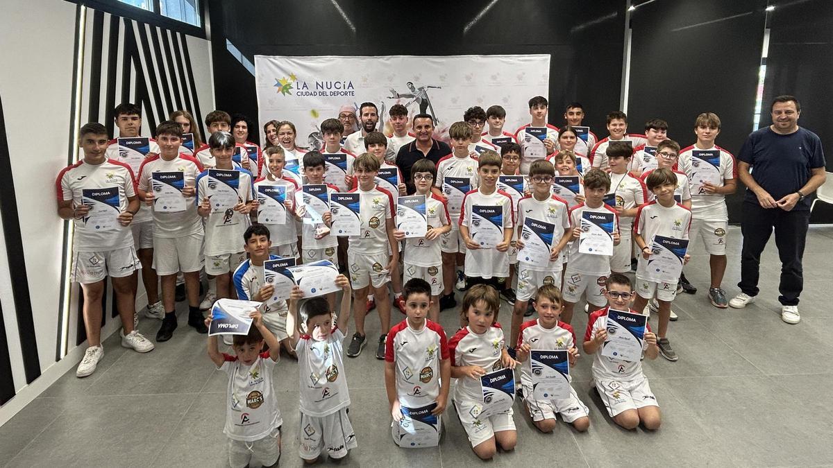41 "pilotaris" conforma l'Escola de Pilota Valenciana de La Nucia.