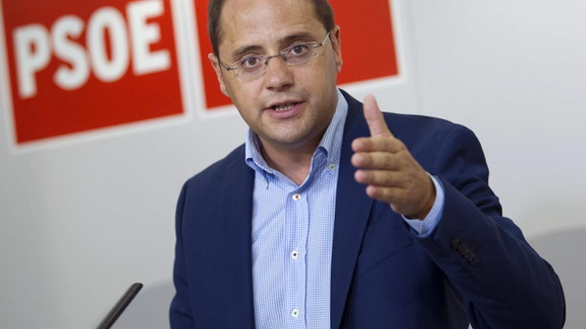 El secretario de Organización del PSOE, César Luena, durante una rueda de prensa este miércoles.