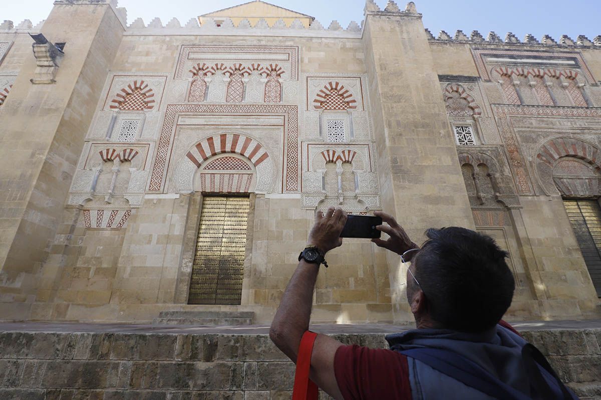 Así luce la puerta de la Concepción Antigua de la Mezquita tras su restauración