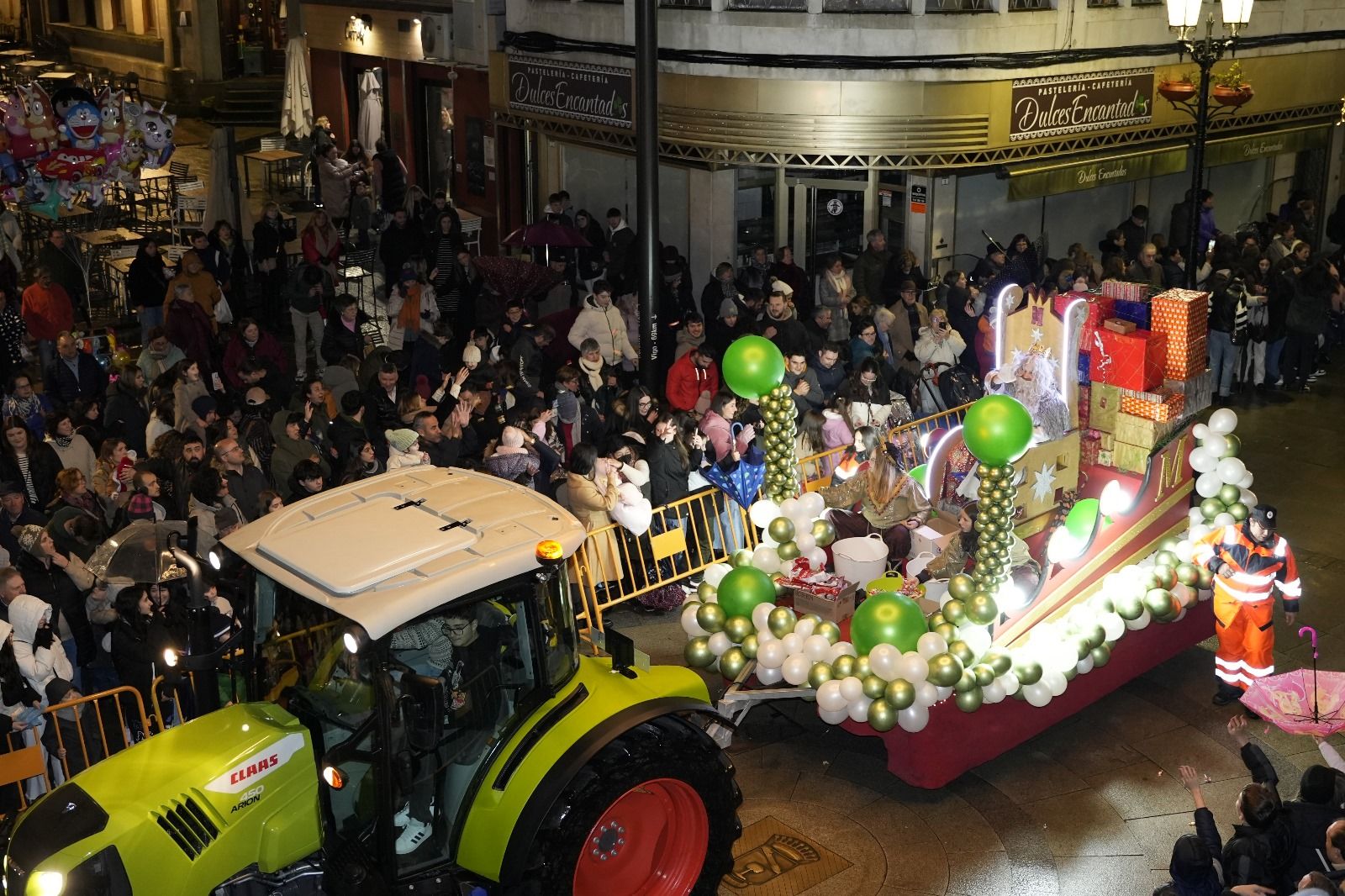 Cabalgata de Reyes en Deza-Tabeirós: la magia se impone a los elementos