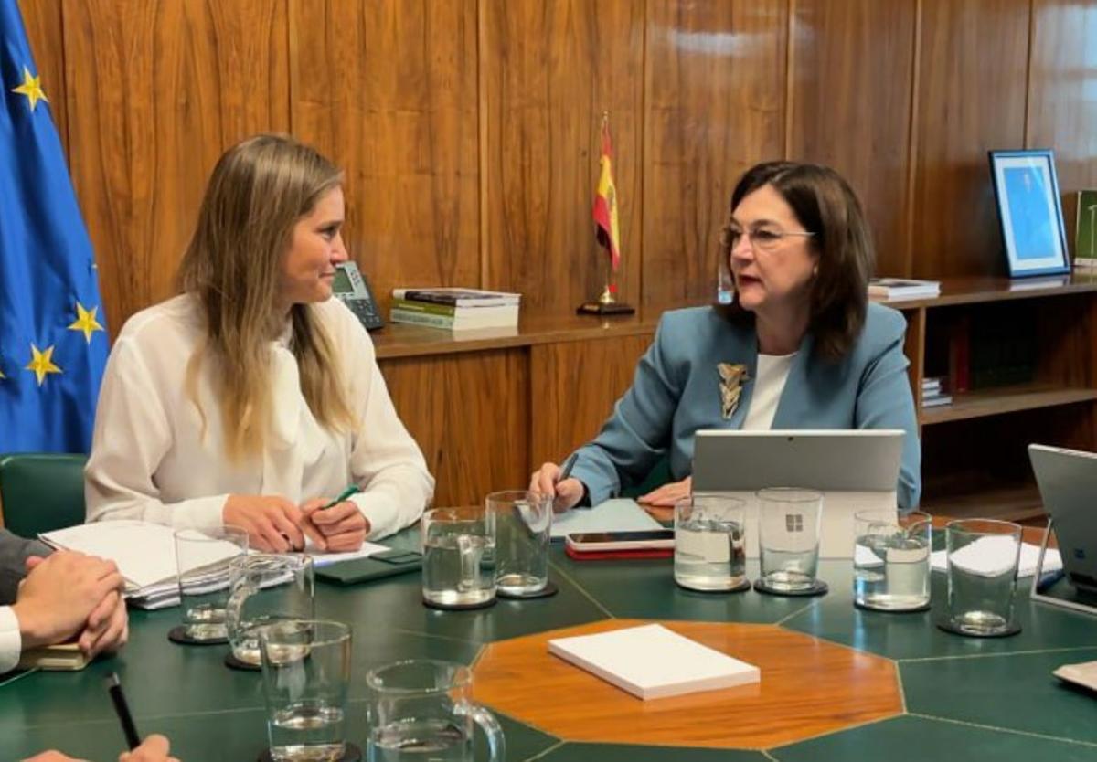 La vicepresidenta y ministra para la Transición Ecológica, Sara Aagesen, y la presidenta de la CNMC, Cani Fernández.