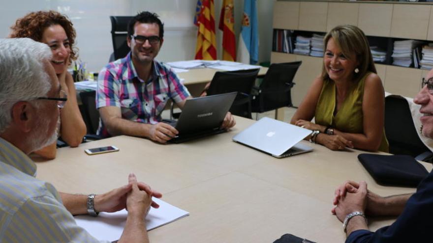 Imagen de la reunión entre el Ayuntamiento y la Universidad de Alicante