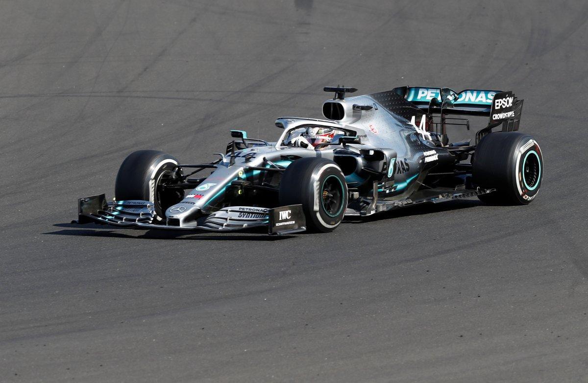 Formula One F1 - Hungarian Grand Prix - Hungaroring, Budapest, Hungary - August 4, 2019   Mercedes’ Lewis Hamilton in action during the race   REUTERS/Bernadett Szabo