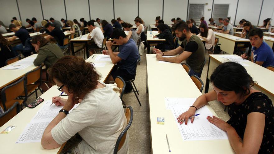 Asistentes a los últimos exámenes de valenciano.