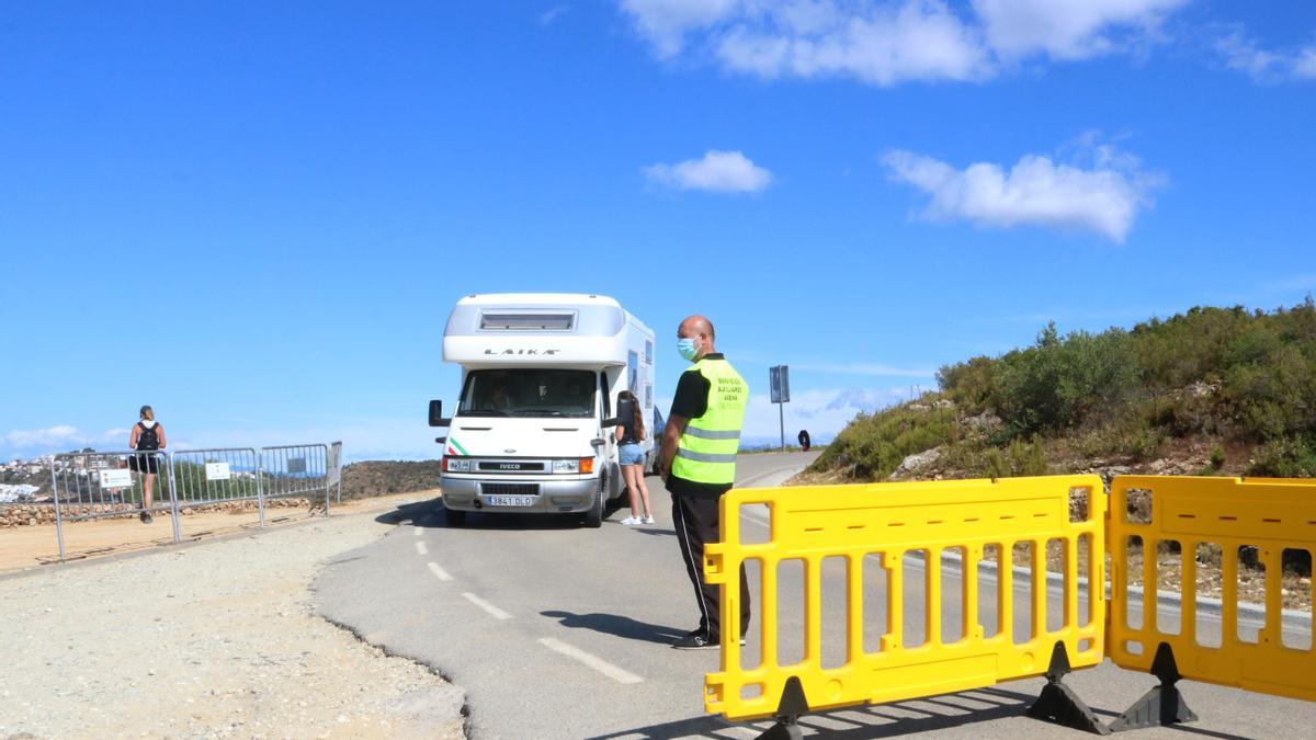 Una autocaravana a la zona restringida d&#039;accés al Parc Natural del Cap de Creus