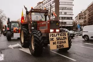 La tractorada de los agricultores inunda el centro de Madrid