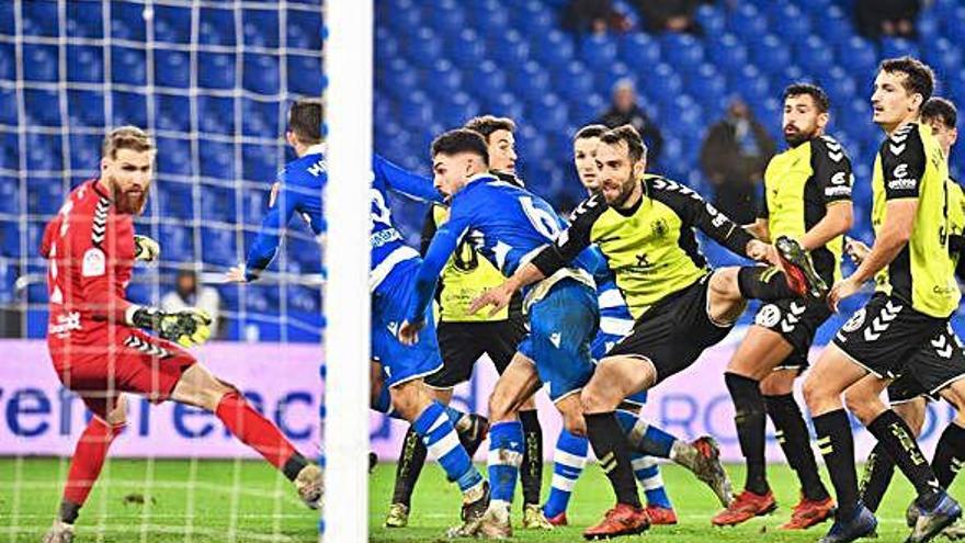 Peru Nolaskoain anota el gol de la victoria contra el Tenerife de la semana pasada.