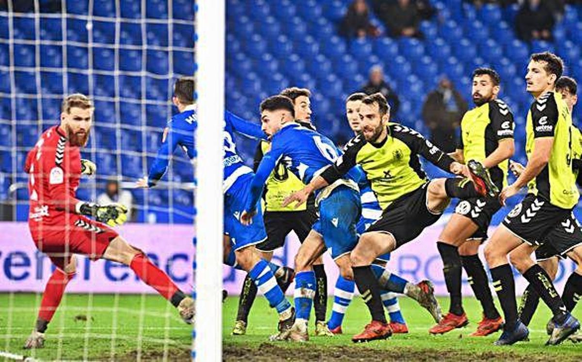 Peru Nolaskoain anota el gol de la victoria contra el Tenerife de la semana pasada.