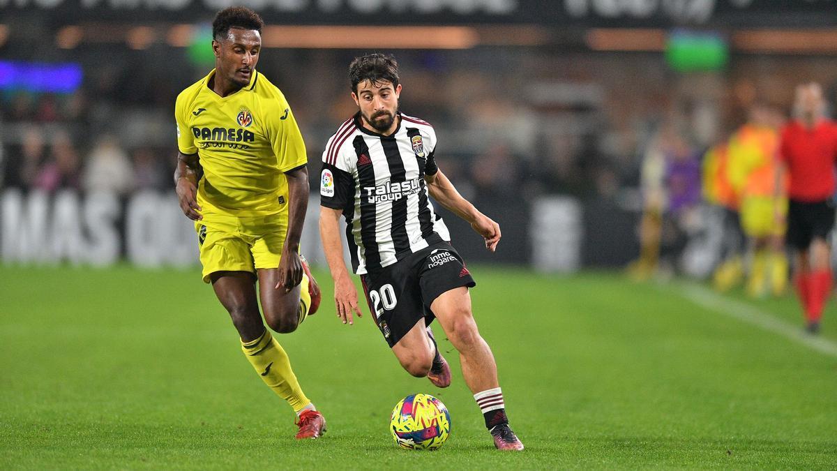 Jairo, en una acción del encuentro frente al Villarreal B