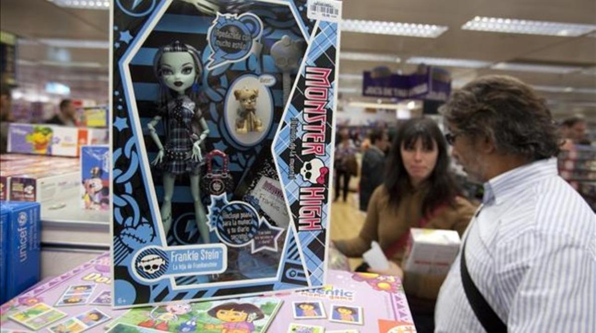 Muñeca Monster High en un comercio. Muñeca Monster High en un comercio.