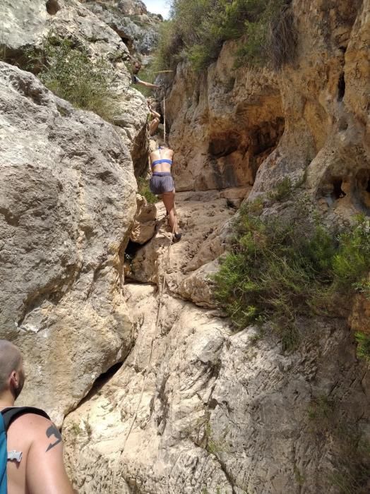 Mil peripecias para llegar a las calas de la Marin