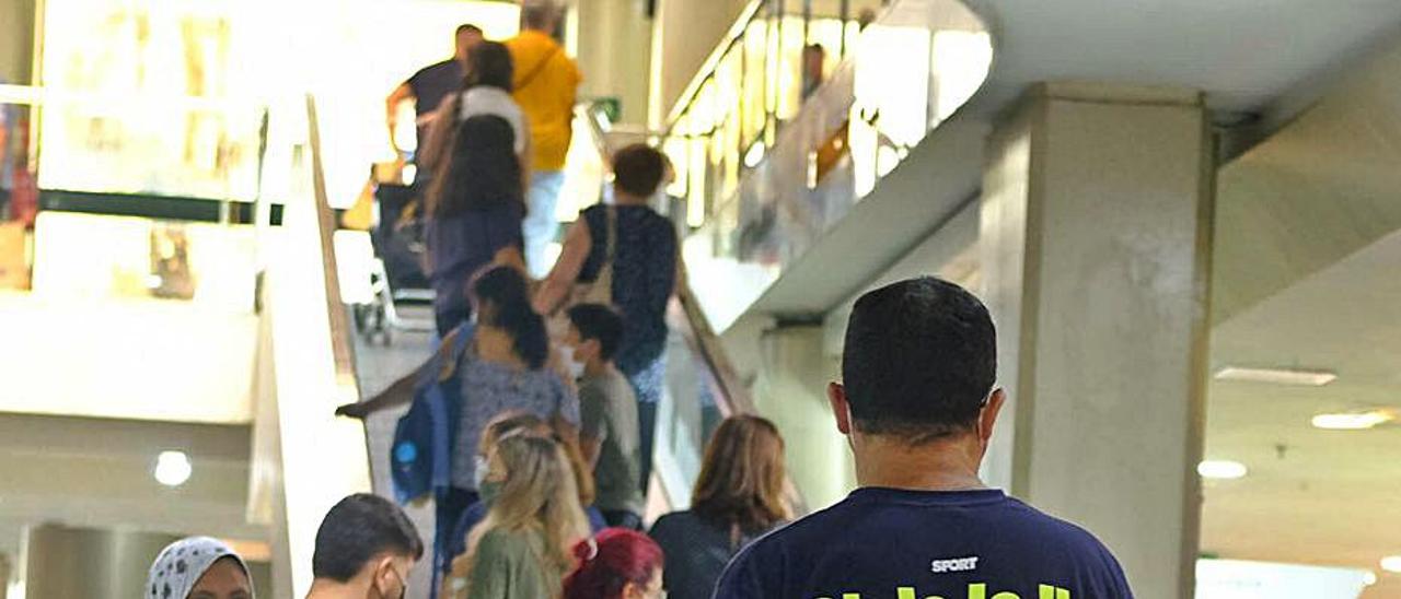 Ambiente en un centro comercial capitalino. | | JOSÉ CARLOS GUERRA