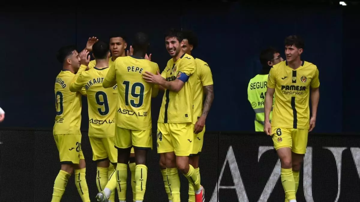 La crónica: El Villarreal de las dos caras se luce, se duerme y supera al Elche con suspense (2-1)
