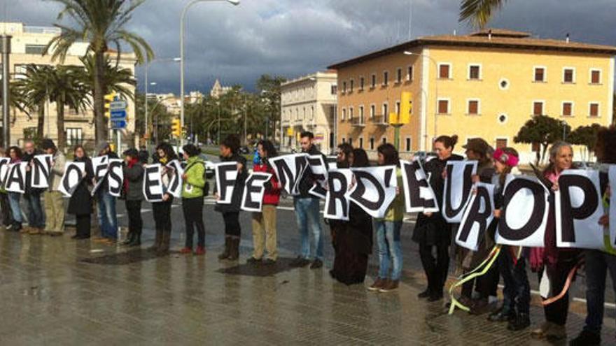 Cadena humana contra la importación de residuos.