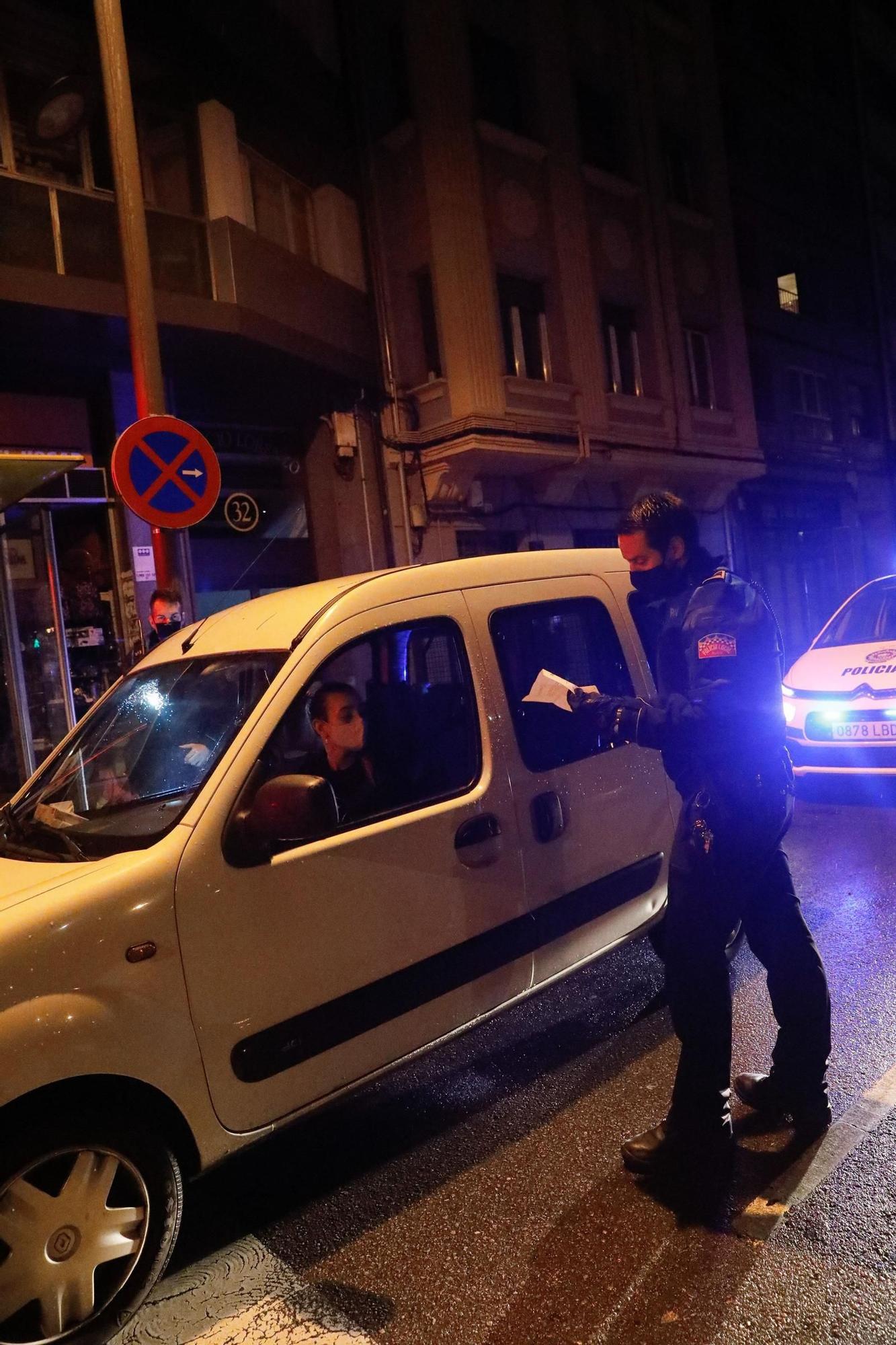 Patrullaje con la Policía Local de Avilés en la primera noche del estado de alarma