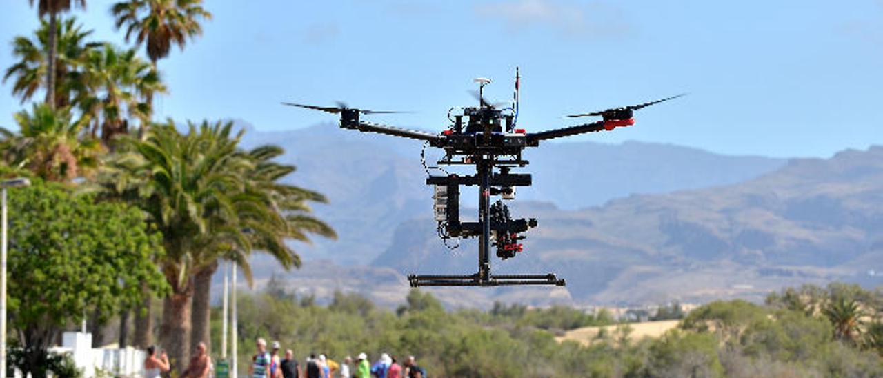 La ULPGC mide la salud de Maspalomas y el Teide con drones, aviones y satélites