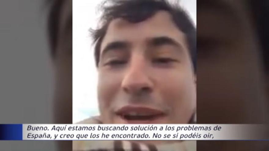 Un hombre subido a un tanque amenaza a Puigdemont e Iglesias