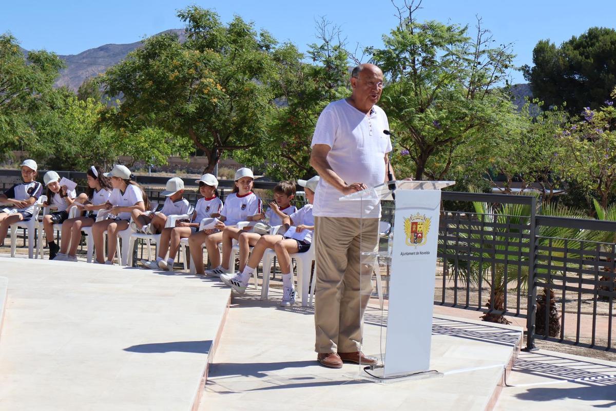 Novelda inaugura un reloj solar monumental dedicado a Jorge Juan