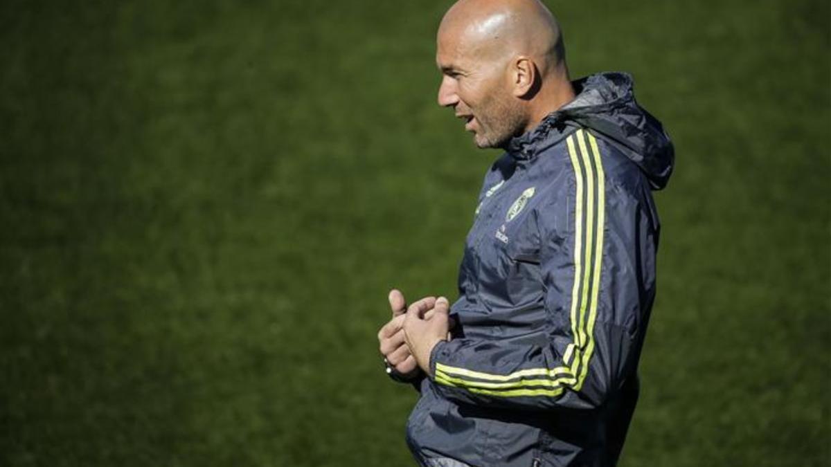 Zidane, en un entrenamiento en Valdebebas