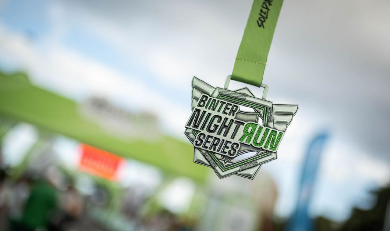 La medalla para los corredores que terminaron la prueba.  | ANDRÉS GUTIÉRREZ