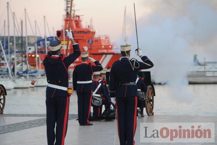 Arriado Solemne de Bandera en el puerto de Cartagena