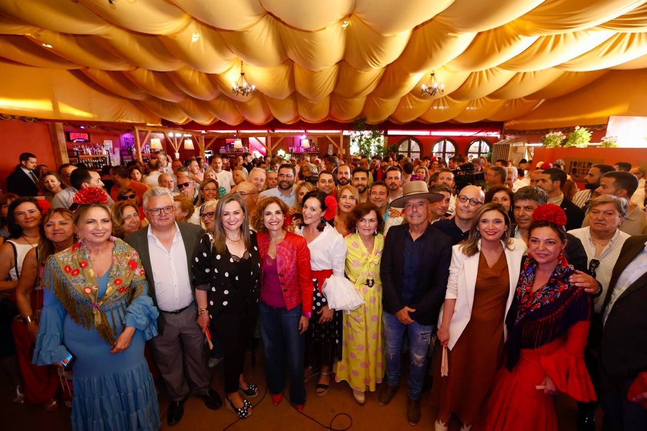 La Feria entra en calor con todas las mesas llenas