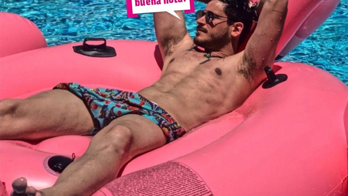 Luís Cepeda, 'OT' 2017, sobre una colchoneta en la piscina, bocadillo: ¿Sacaré buena nota?