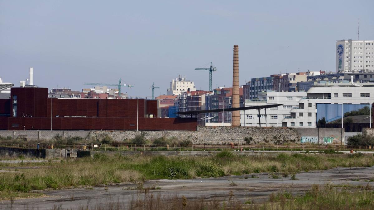 Vista de parte de los terrenos de Naval Gijón.