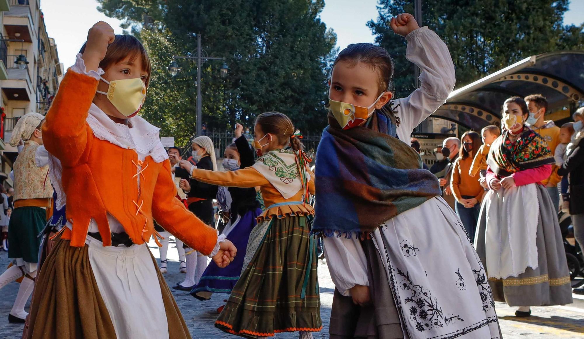 Alcoy da el pistoletazo de salida a su Trilogía del Nadal con el desfile de les Pastoretes