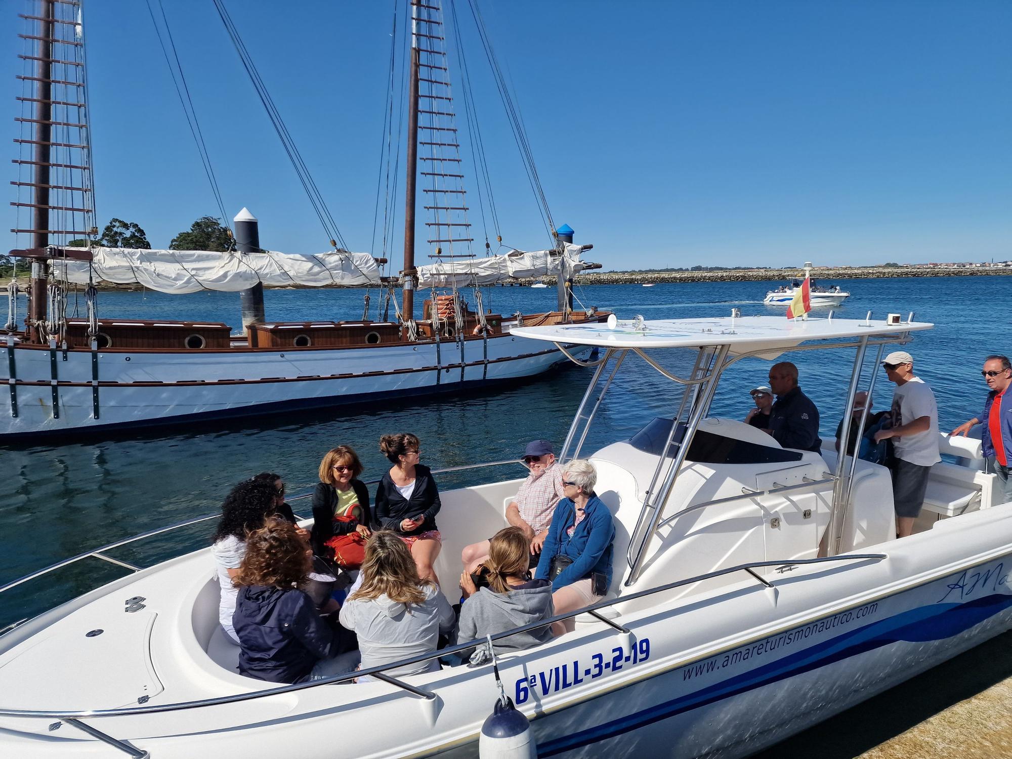 Peregrinos extranjeros que embarcaron en Vilanova para hacer la Ruta Xacobea hacia Pontecesures.