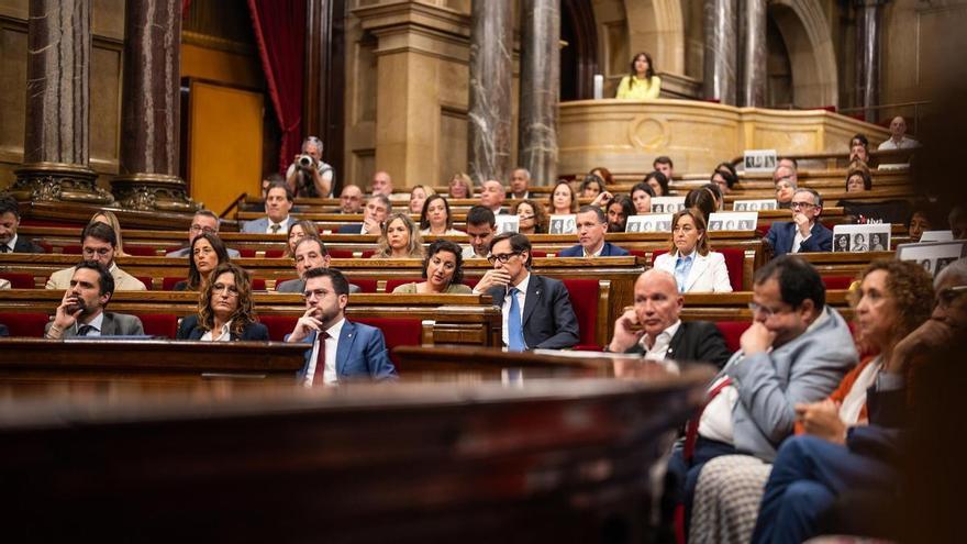 PSC, Junts, ERC, Comuns y CUP se alían para regular el voto telemático de Puigdemont y Puig