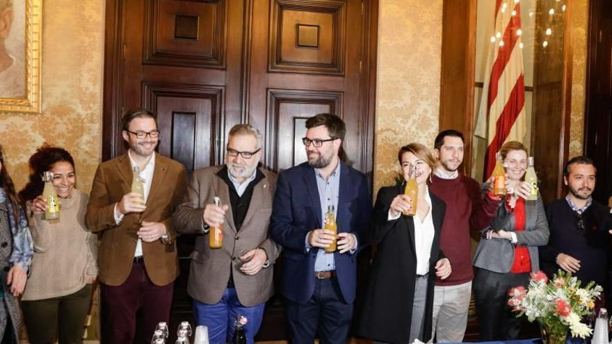 Cort brinda con los periodistas por la Navidad