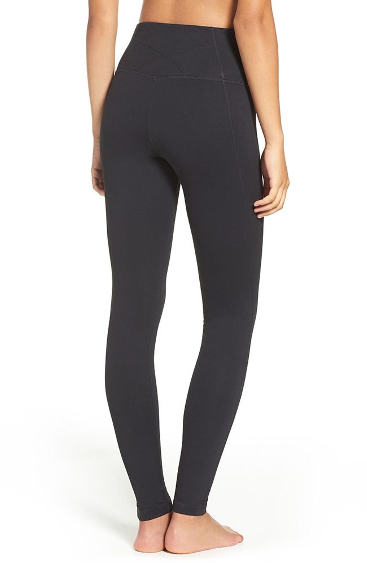 Leggings negros confeccionados en tejido absorbente y con cintura antideslizante, de Nordstrom