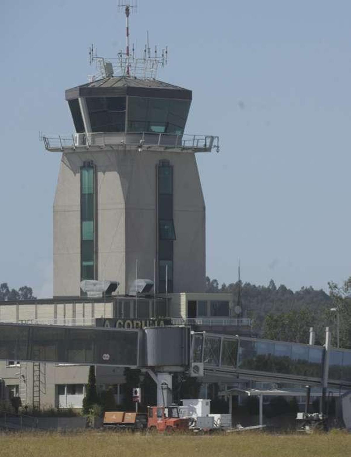 Imagen del aeropuerto de Alvedro. / eduardo vicente