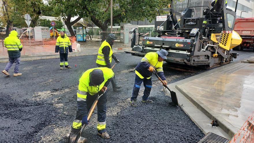 Obras en Ibiza: primera capa de asfalto en la avenida de Isidor Macabich