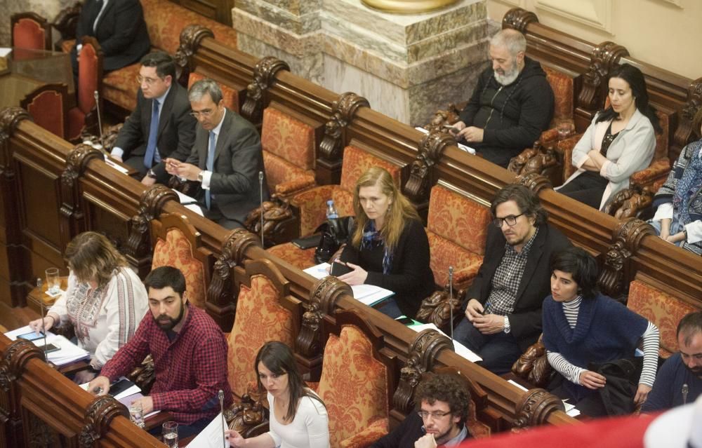 El pleno aprueba abonar pagos pendientes del IMCE