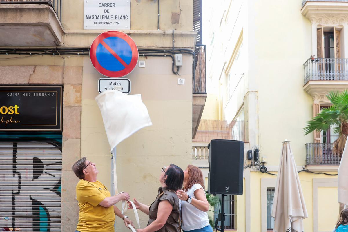 Inauguración de las nuevas placas de las calles de Gràcia