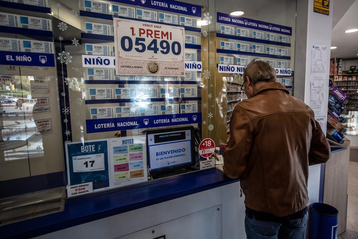 La administración de lotería de la Zona Franca donde se ha vendido el Gordo de Navidad.
