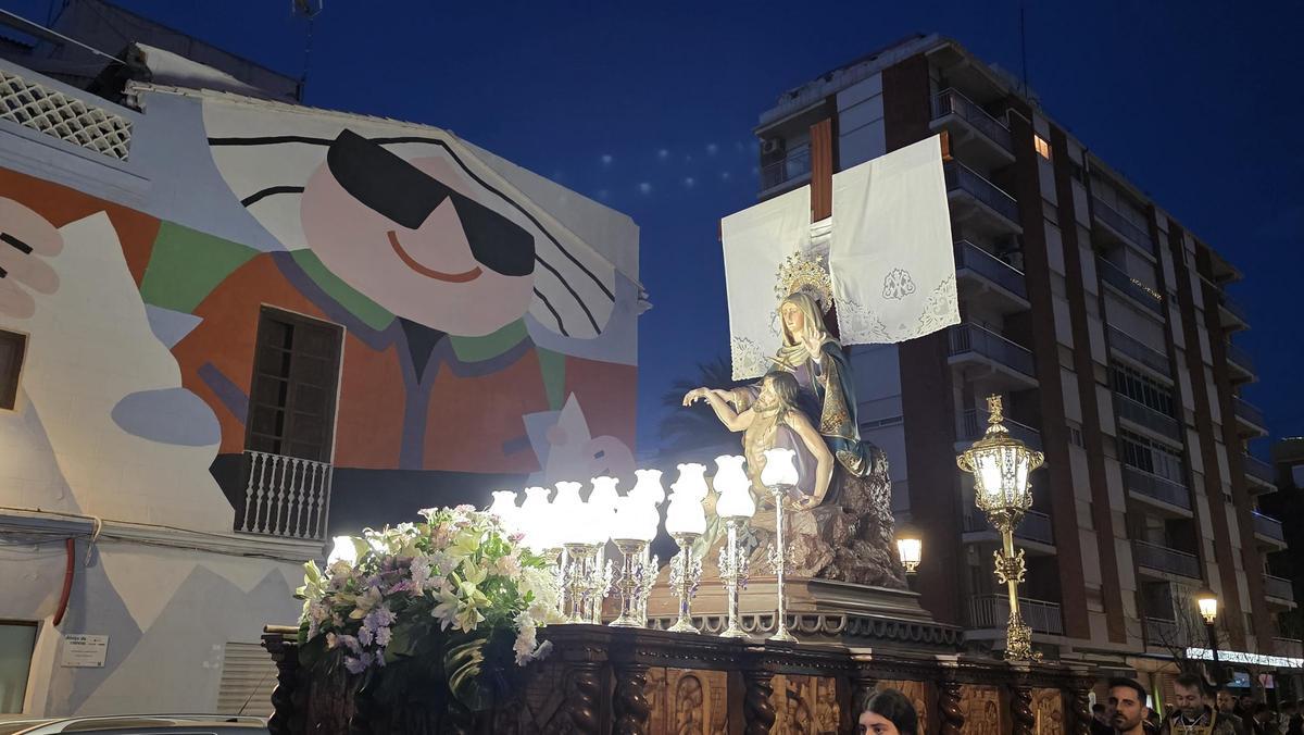 Procesión de María al Pie de la Cruz en el Cabanyal
