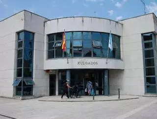 Los trabajadores del juzgado de Redondela urgen refuerzos por su "estado de colapso"