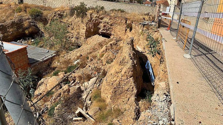 Imagen del socavón provocado por la DANA en Torreaguera.