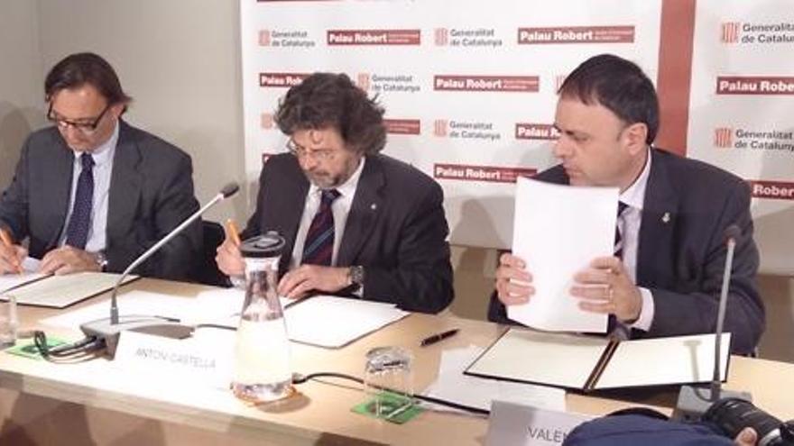 Moment de la firma de l&#039;acord de federació