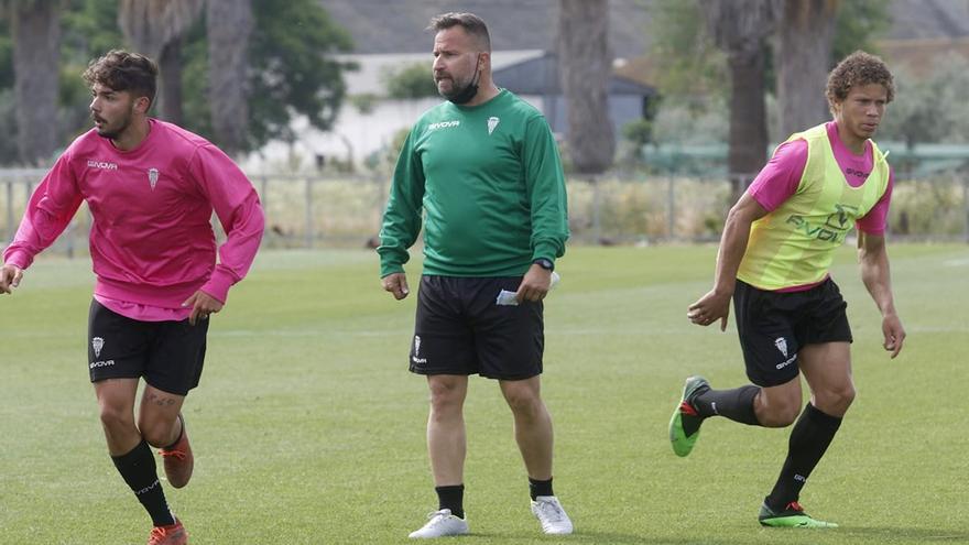 David Ortega, el nuevo entrenador del Córdoba CF B, en un entrenamiento en la Ciudad Deportiva.