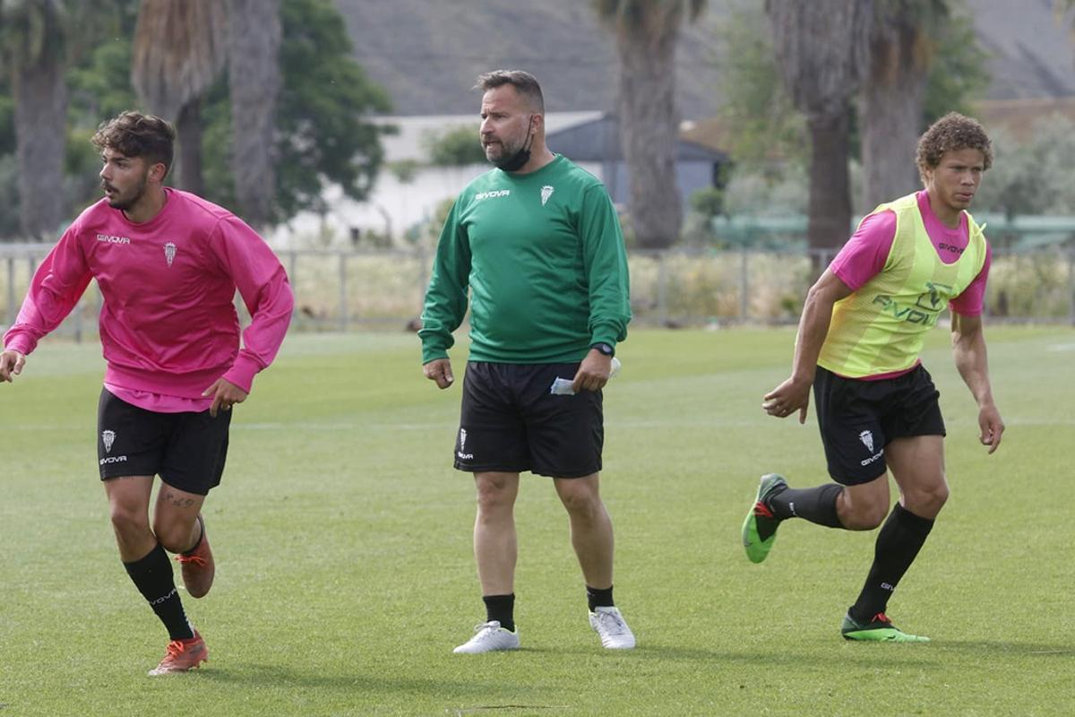 David Ortega, el nuevo entrenador del Córdoba CF B, en un entrenamiento en la Ciudad Deportiva.