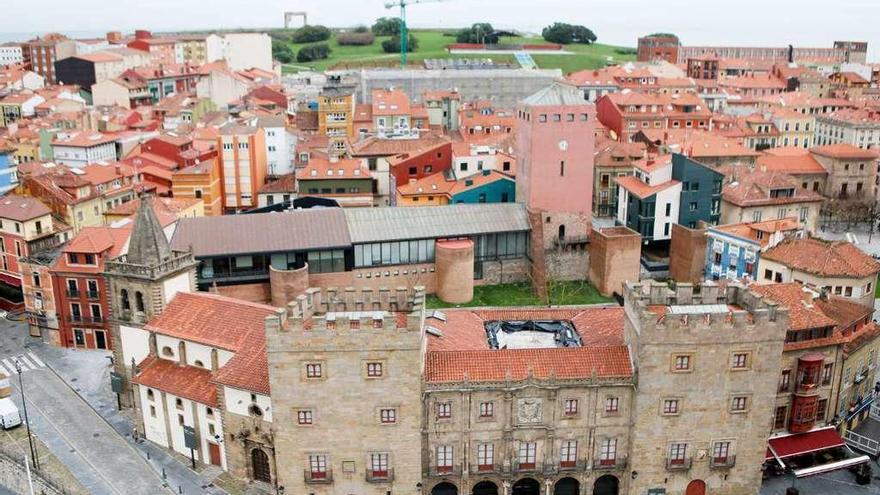 Vista del Palacio de Revillagigedo en una imagen tomada ayer.