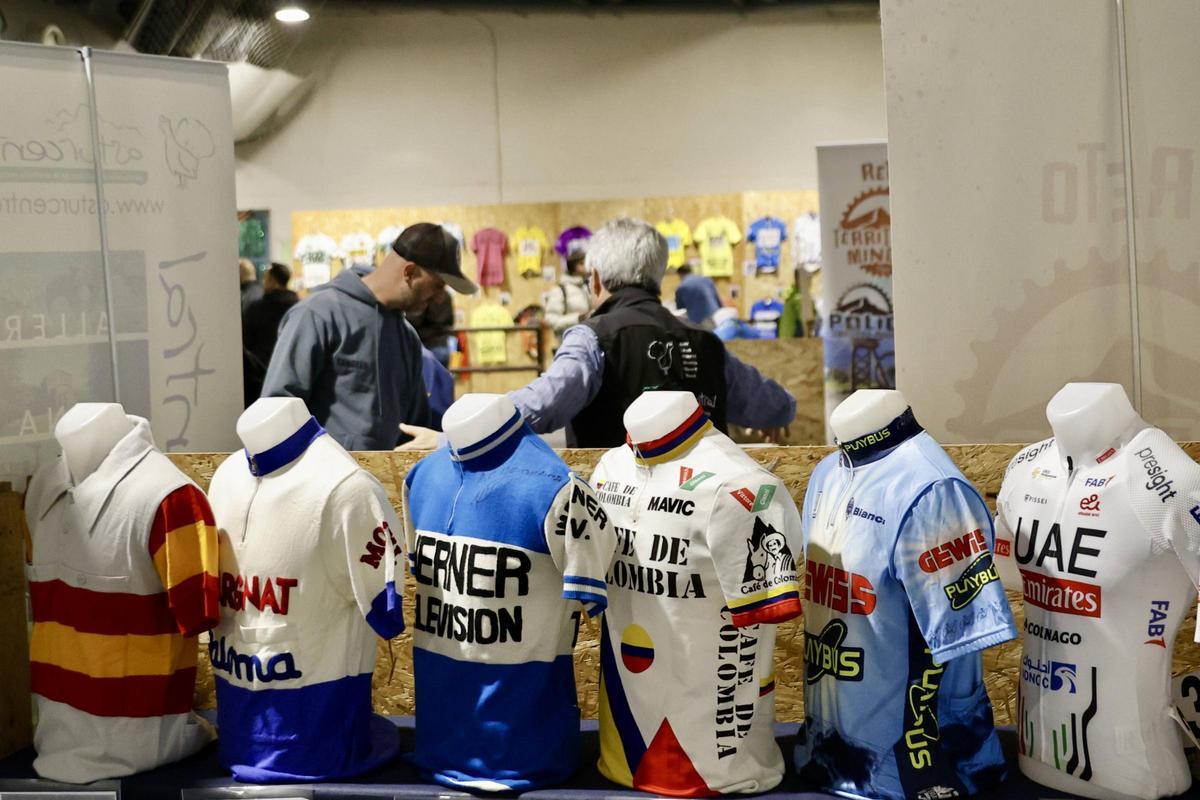 El inicio del "Asturias Bike Weekend" en Gijón, en imágenes