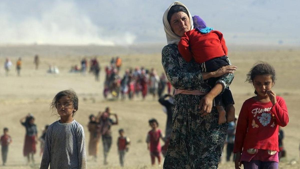 Desplazados yazidís huyen de los yihadistas en las cercanías del monte Sinjar, el 11 de agosto.