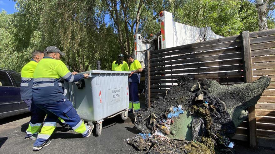 Cremen contenidors en tres punts diferents de Banyoles en poc més d&#039;una hora