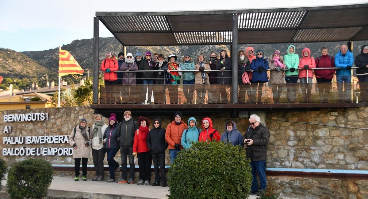 Els alumnes de la UNED Sènior del curs Escenaris literaris durant la seva visita a Palau-saverdera.