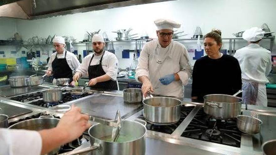 Un estudiante de la Escuela de Hostelería de Castellón, promesa de la alta cocina